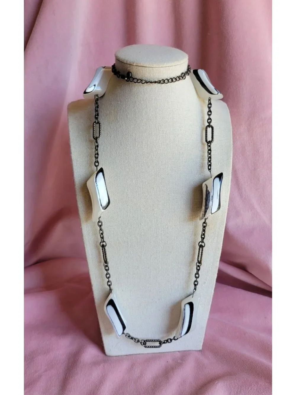 Vintage Look Black White Long Chain Cool Funky Costume Jewelry Necklace N1F